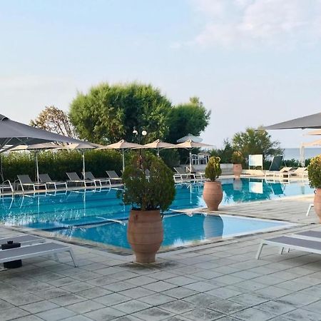 Kassandra Mare Hotel Nea Poteidaia Buitenkant foto