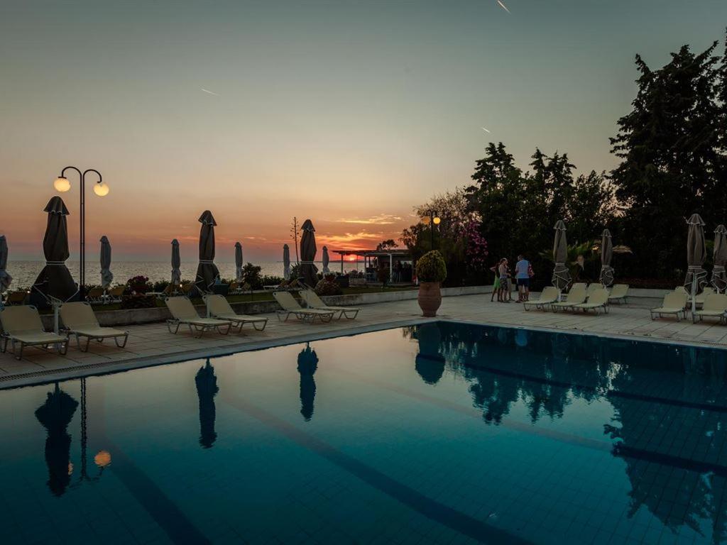 Kassandra Mare Hotel Nea Poteidaia Buitenkant foto